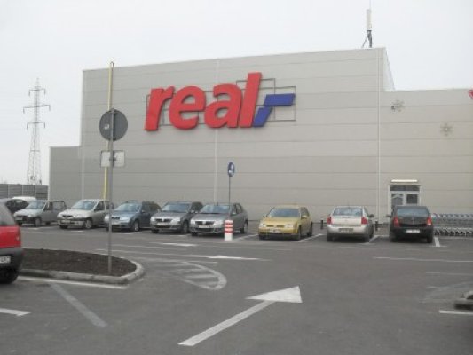 Hipermarketurile Real din România, scoase la vânzare
